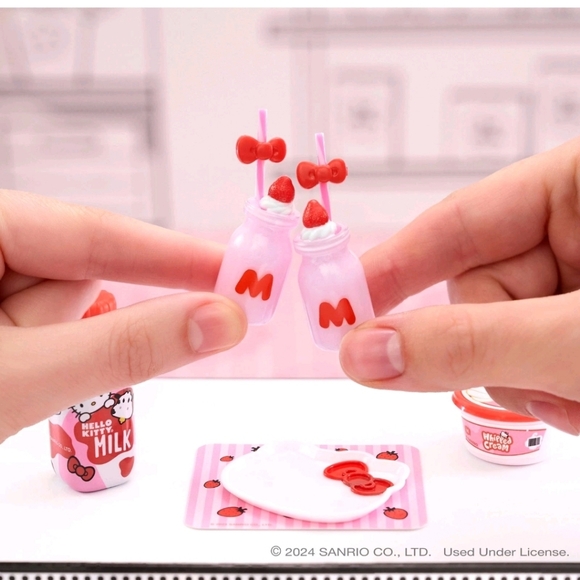 Miniverse Make It Mini Hello Kitty Strawberry Milk - Picture 2 of 6